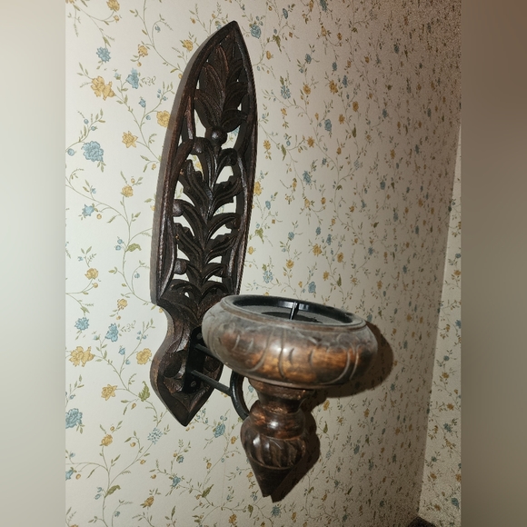 Handcarved sconce pair, 17" height, 5"width. Great Condition. - Picture 7 of 9